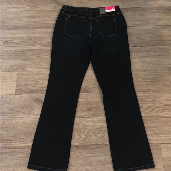 NWT Curvy Boot Cut Jeans - Picture 3 of 6